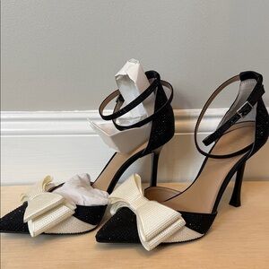 INC International Concepts Black and Cream Bow Heels